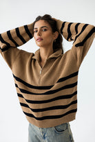 Sweter Apres Ski Kamel w Czarne Paski 100% Wełna Merino