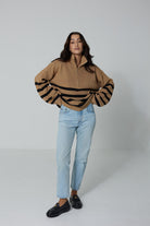 Sweter Apres Ski Kamel w Czarne Paski 100% Wełna Merino