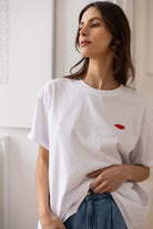 T-shirt Voilà Biały Usta