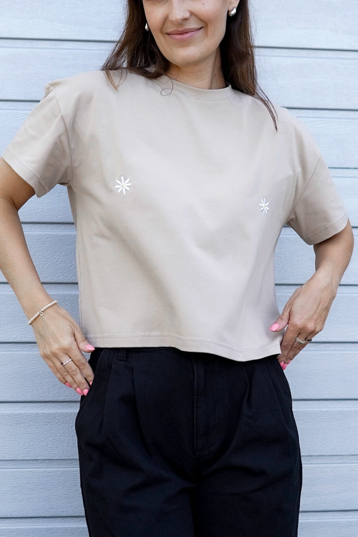 T-shirt Crop-Voilà Hummus Białe Stokrotki