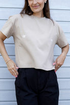 T-shirt Crop-Voilà Hummus Białe Stokrotki