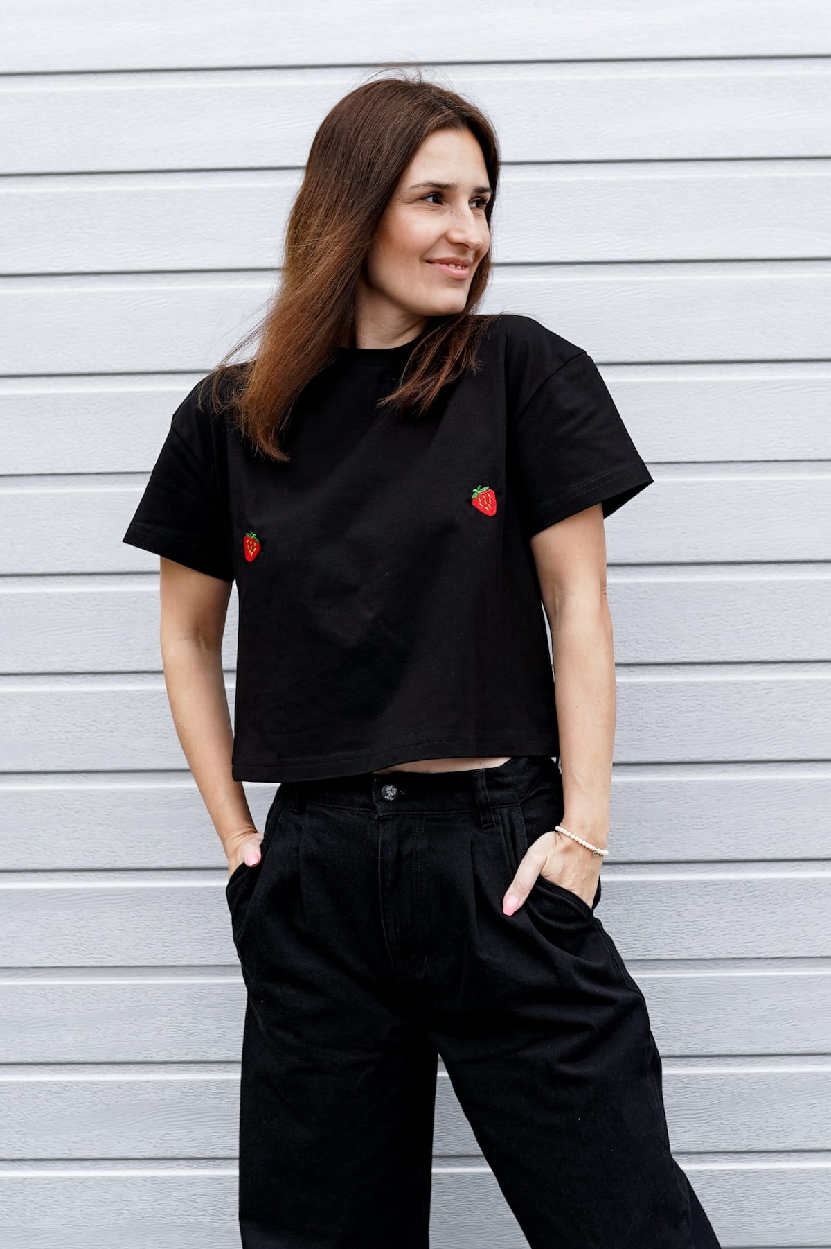 T-shirt Crop-Voilà Czarny Truskawki