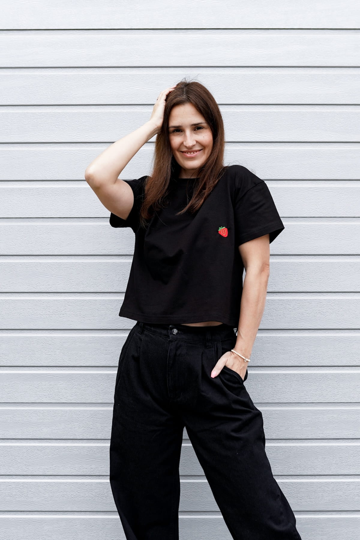 T-shirt Crop-Voilà Czarny Truskawki