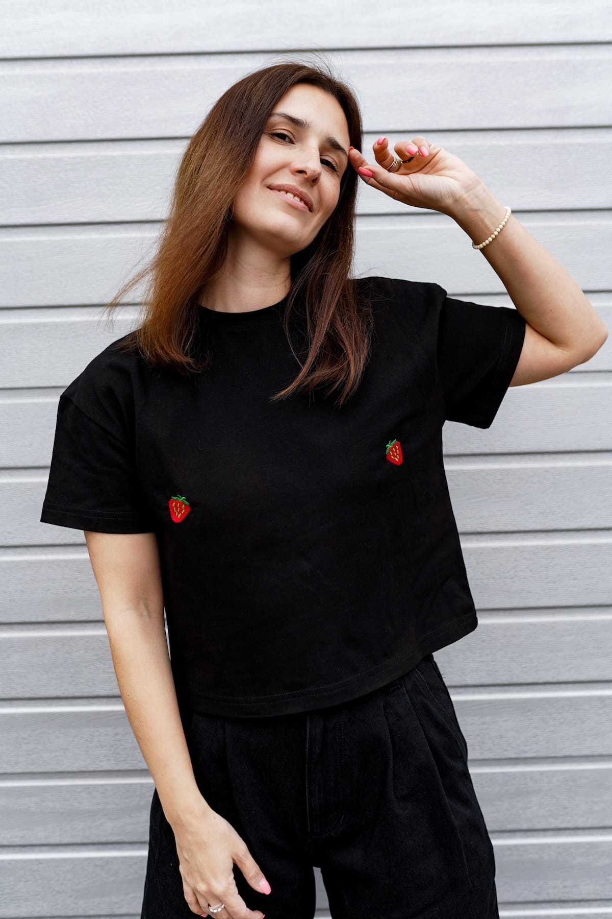 T-shirt Crop-Voilà Czarny Truskawki