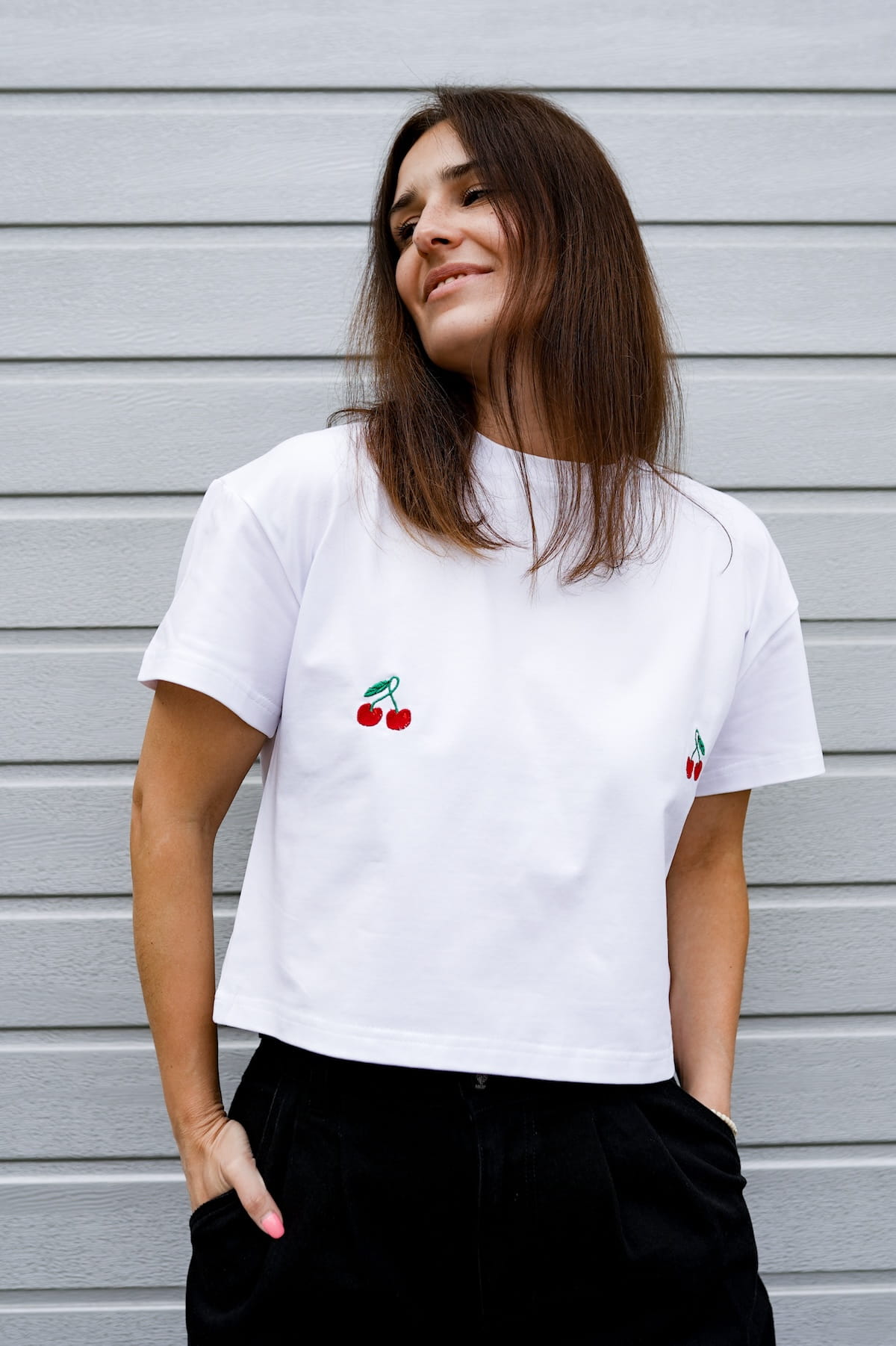 T-shirt Crop-Voilà Biały Wiśnie