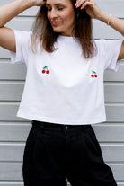 T-shirt Crop-Voilà Biały Wiśnie