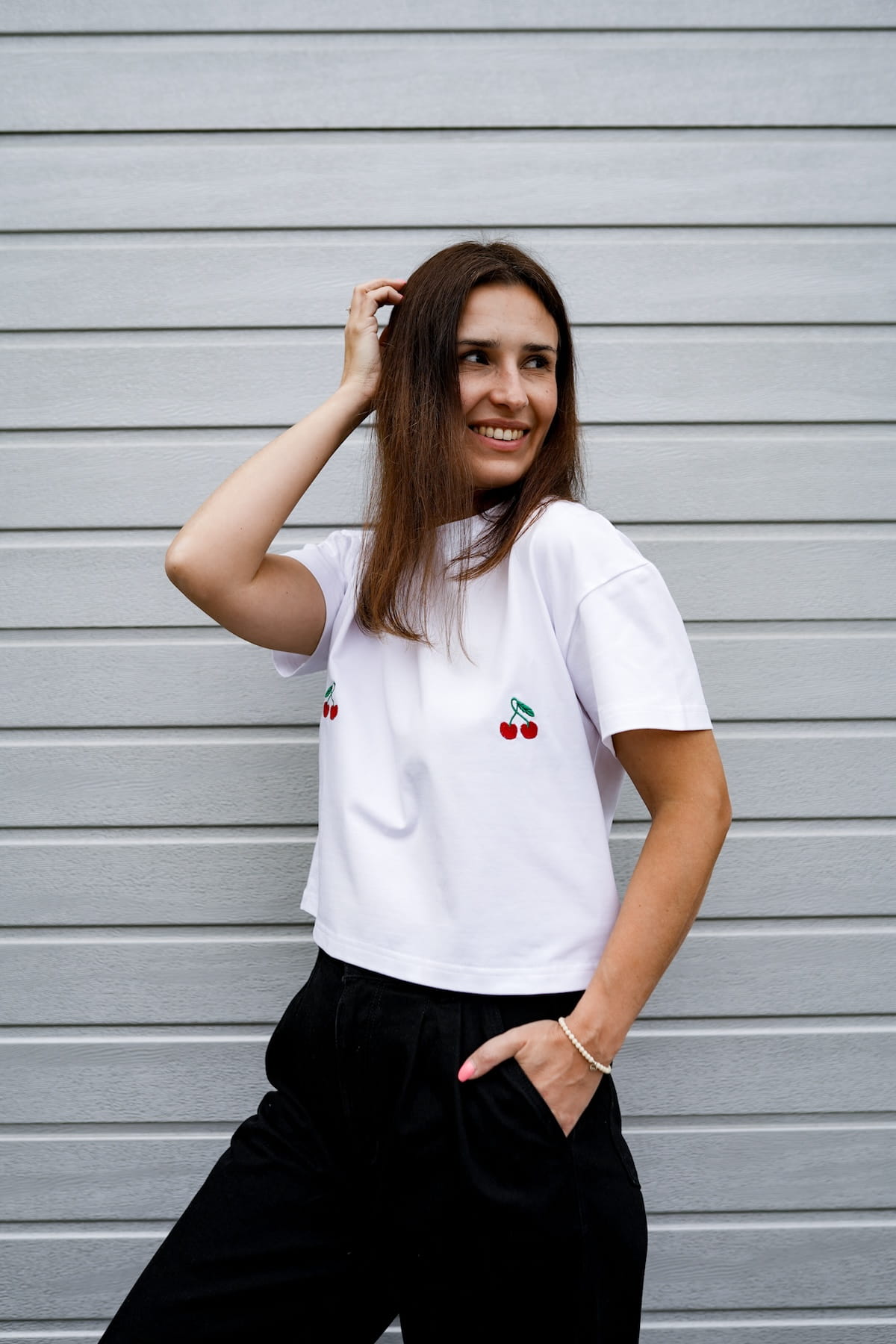 T-shirt Crop-Voilà Biały Wiśnie