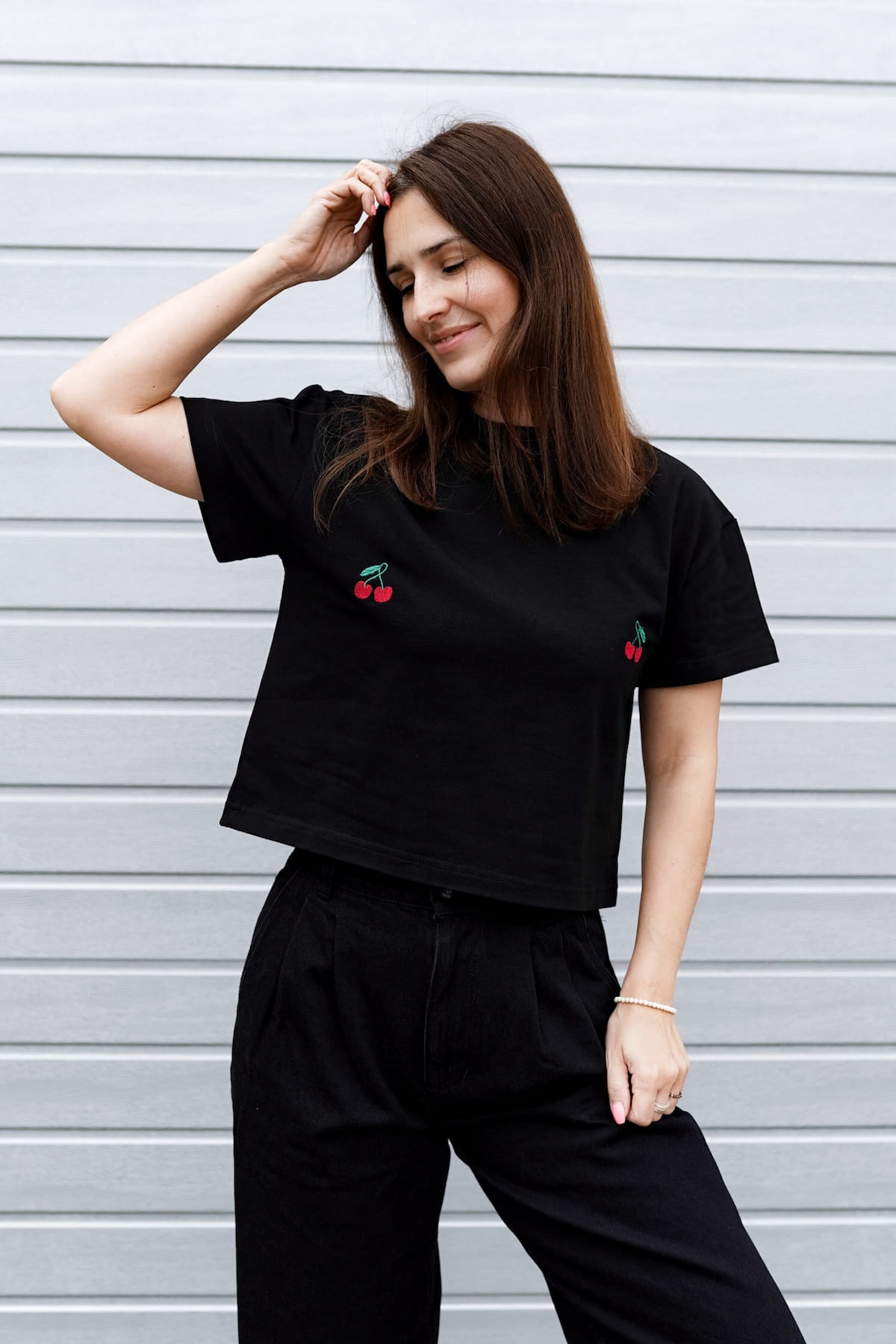 T-shirt Crop-Voilà Czarny Wiśnie