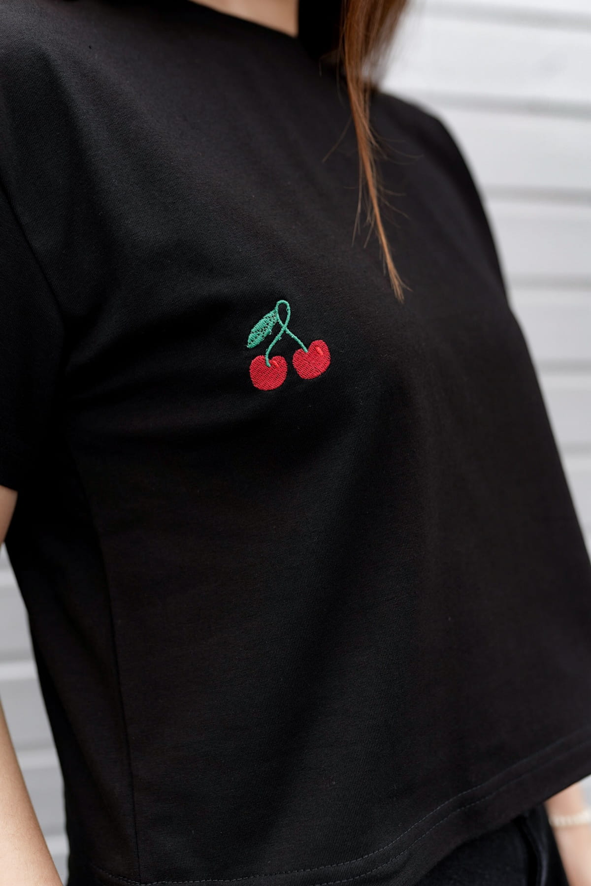 T-shirt Crop-Voilà Czarny Wiśnie
