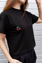 T-shirt Crop-Voilà Czarny Wiśnie