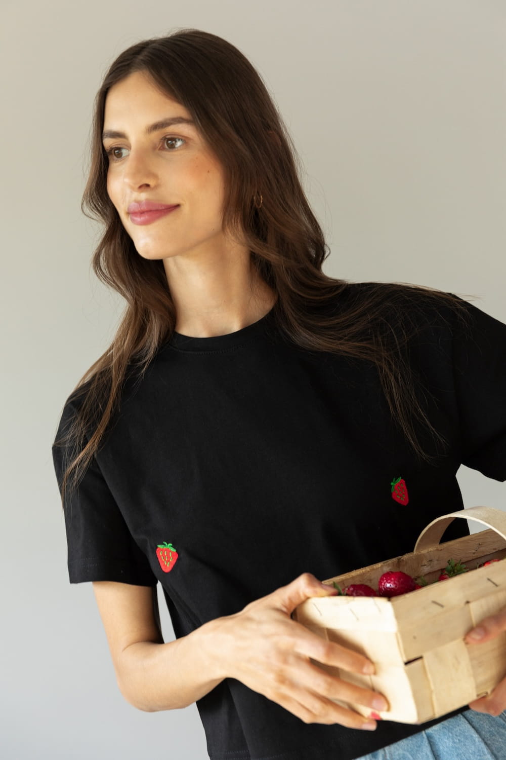 T-shirt Crop-Voilà Czarny Truskawki