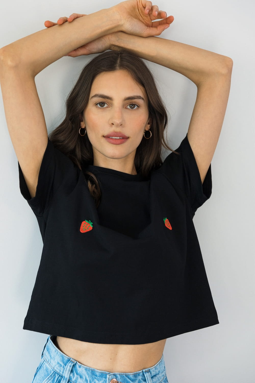 T-shirt Crop-Voilà Czarny Truskawki