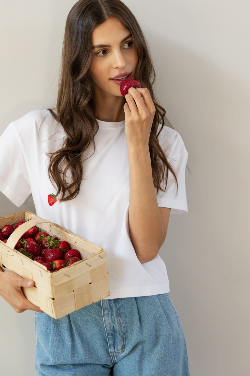 T-shirt Crop-Voilà Biały Truskawki