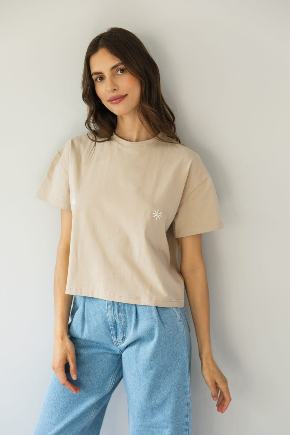 T-shirt Crop-Voilà Hummus Białe Stokrotki