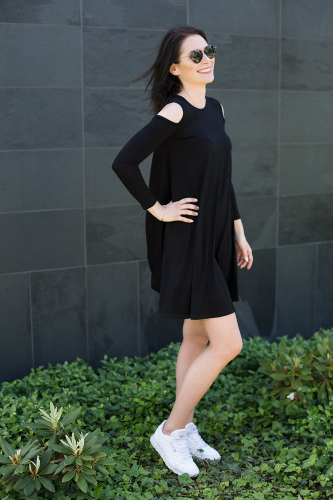 Sukienka Z Rozcięciami Na Ramionach City Girl Czarna