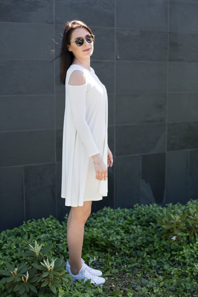 Sukienka Z Rozcięciami Na Ramionach City Girl Biała