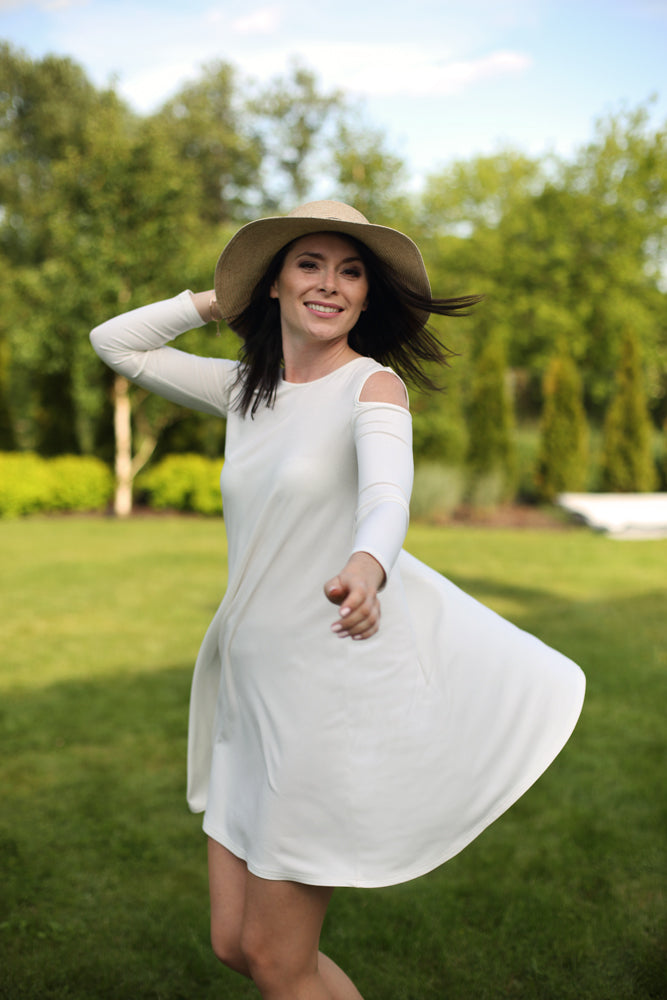 Sukienka Z Rozcięciami Na Ramionach City Girl Biała