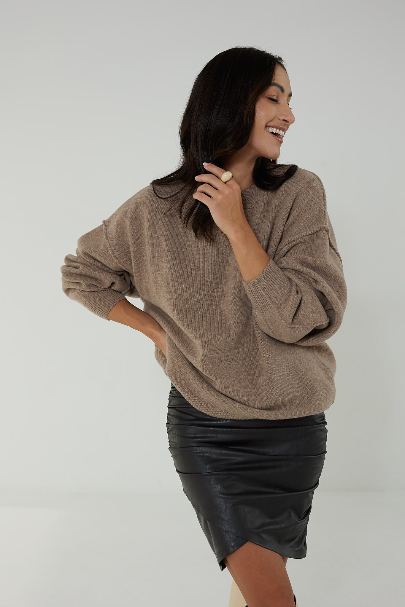 Sweter Cashmere Hug Ciemny Beż