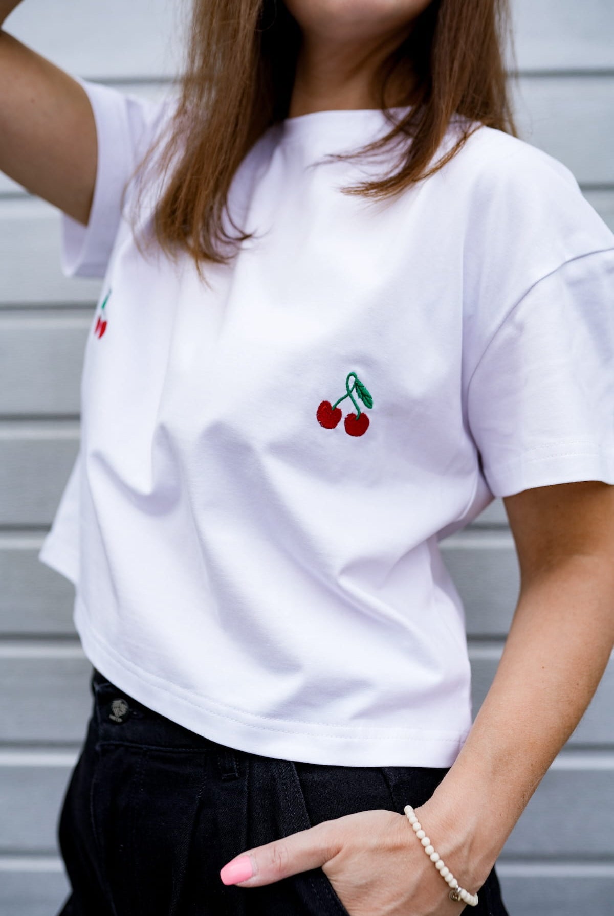 T-shirt Crop-Voilà Biały Wiśnie