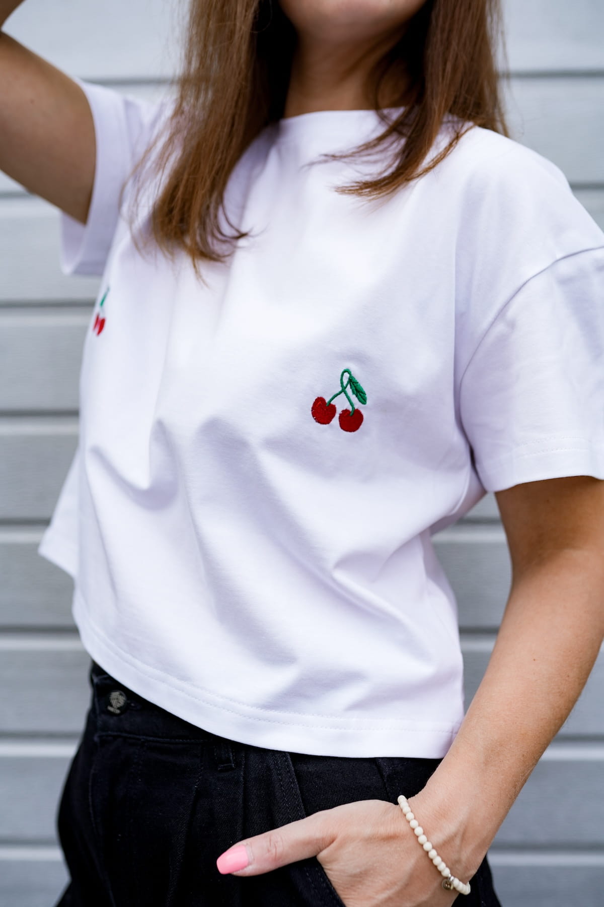 T-shirt Crop-Voilà Biały Wiśnie