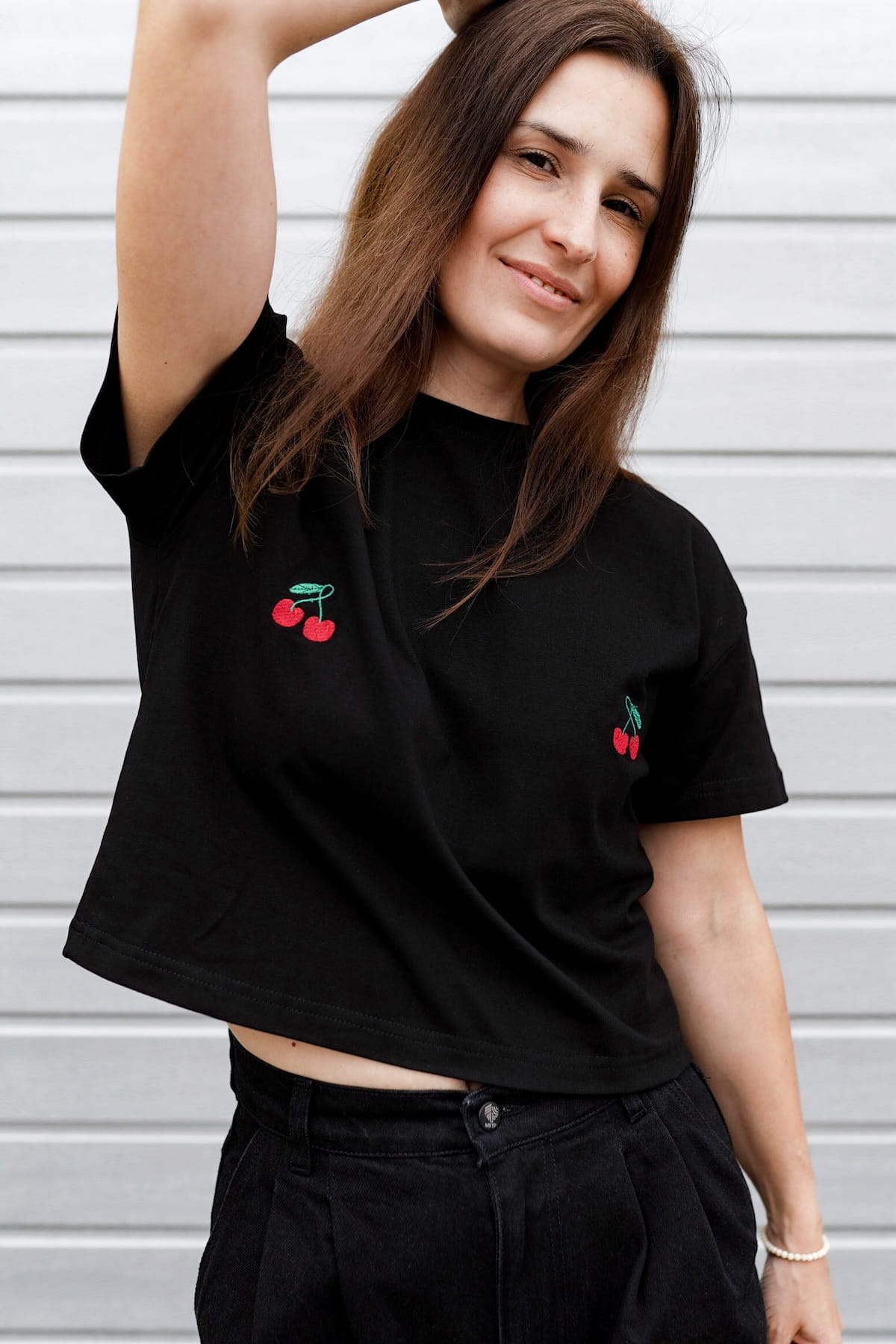 T-shirt Crop-Voilà Czarny Wiśnie